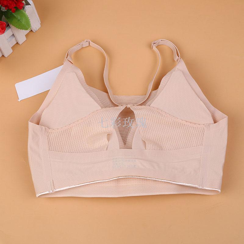 Move the anti-light underwear to wipe the chest and adjust the shape of the girls' bra with no trace and no ring Move the anti-light underwear to wipe the chest and adjust the shape of the girls' bra with no trace and no ring