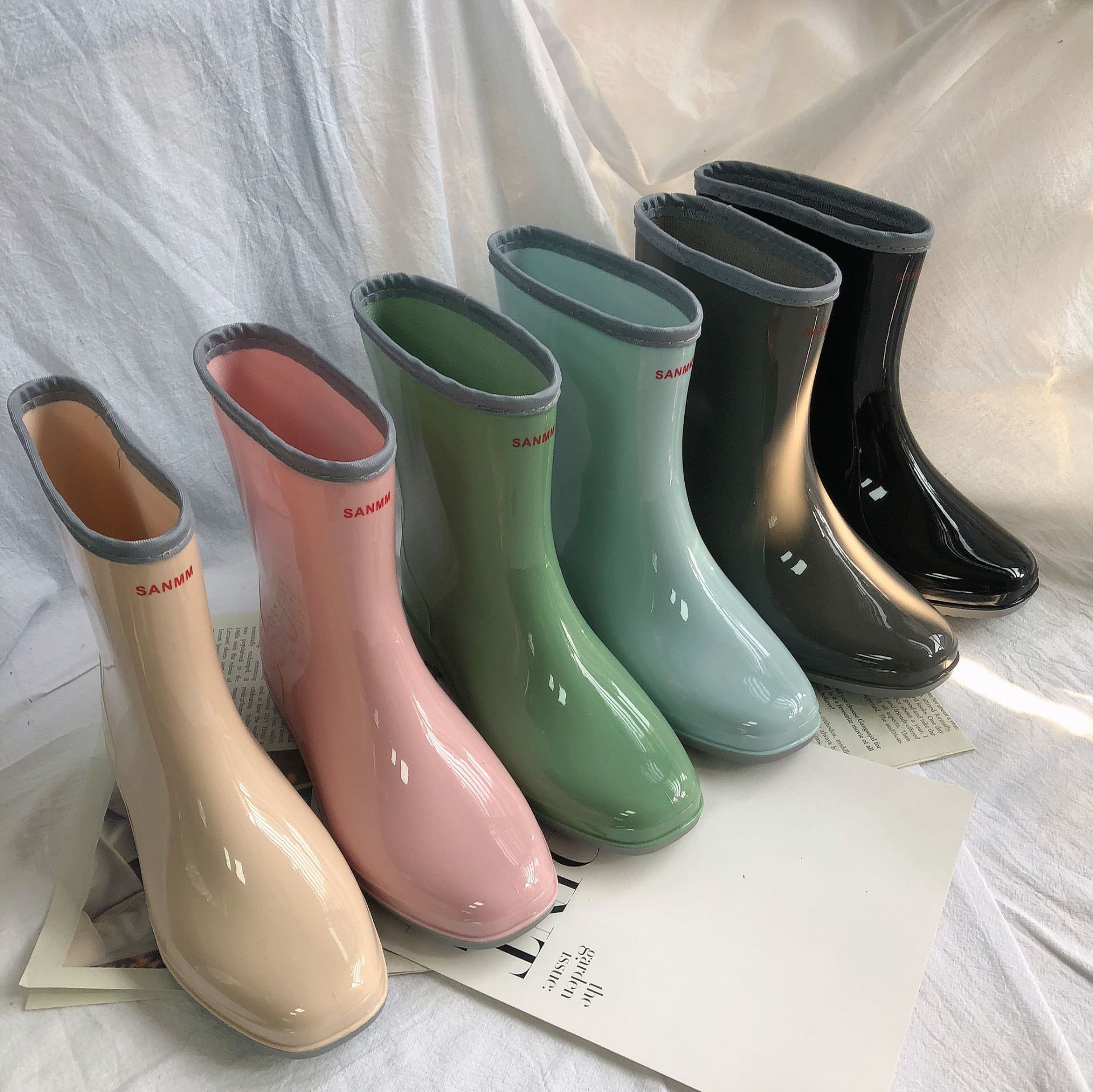 Cross-Border Rain Boots Mid-Calf Women&#039;s Fashion Solid Color Adult PVC Rain Boots Outdoor Waterproof Ladies Water Shoes Rubber Shoes