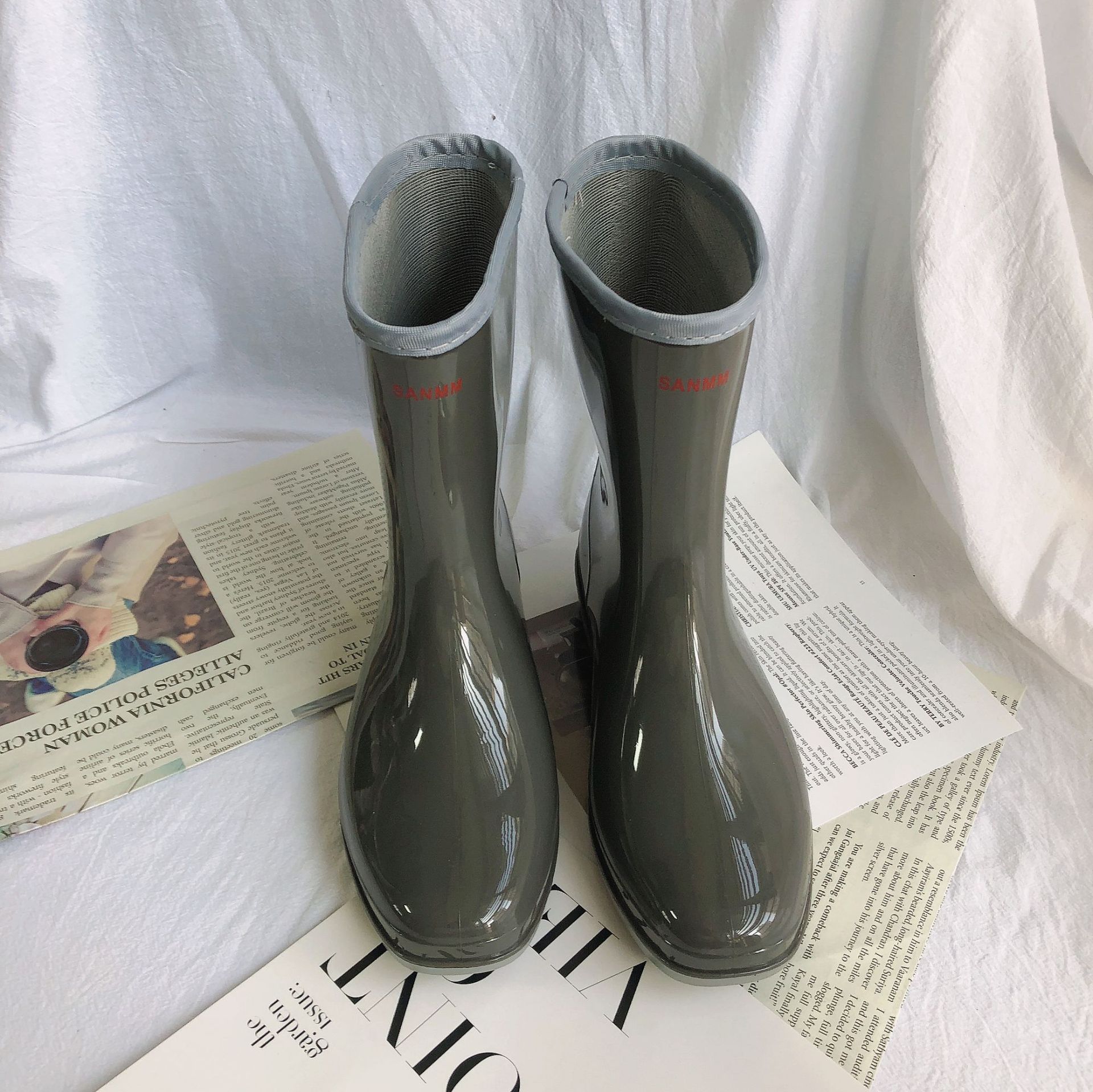 Cross-Border Rain Boots Mid-Calf Women's Fashion Solid Color Adult PVC Rain Boots Outdoor Waterproof Ladies Water Shoes Rubber Shoes Cross-Border Rain Boots Mid-Calf Women's Fashion Solid Color Adult PVC Rain Boots Outdoor Waterproof Ladies Water Shoes Rubber Shoes