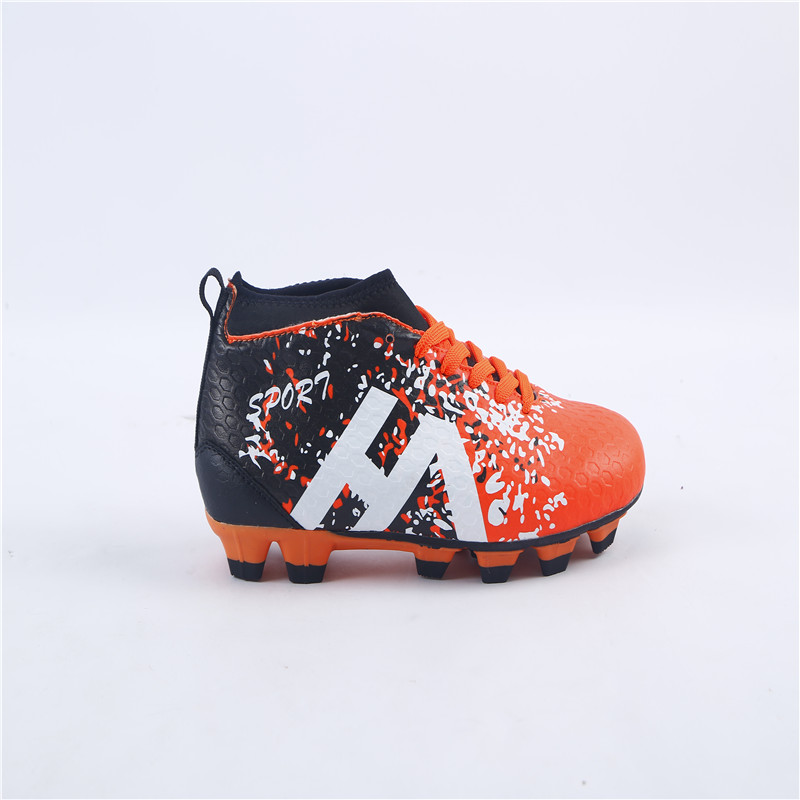 Manufacturers direct football shoes crushed nails for boys and girls young sneaker man grass anti-skid sports shoes source factory Manufacturers direct football shoes crushed nails for boys and girls young sneaker man grass anti-skid sports shoes source factory