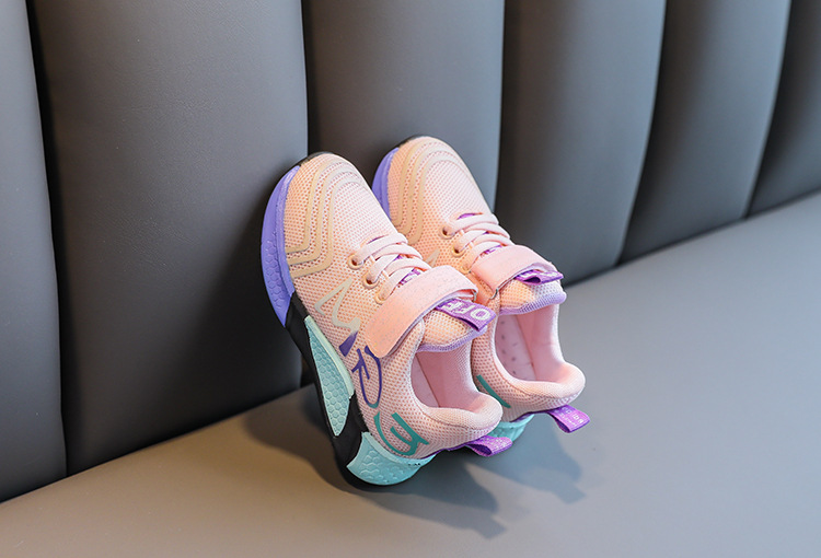 Autumn 2020 New Color Matching Trend Web Celebrity Running Shoes for Boys Korean Girls Pink Sports Shoes for Children Autumn 2020 New Color Matching Trend Web Celebrity Running Shoes for Boys Korean Girls Pink Sports Shoes for Children