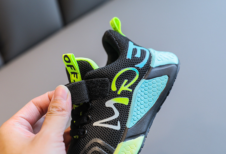 Autumn 2020 New Color Matching Trend Web Celebrity Running Shoes for Boys Korean Girls Pink Sports Shoes for Children Autumn 2020 New Color Matching Trend Web Celebrity Running Shoes for Boys Korean Girls Pink Sports Shoes for Children