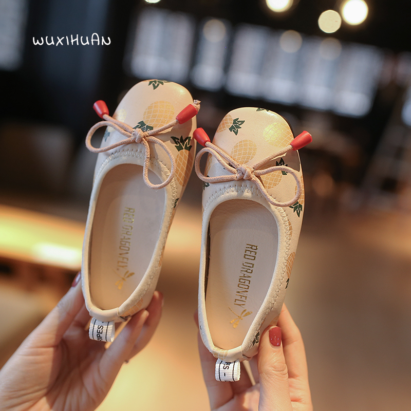 Girl&#039;s sole shoe 2020 spring and autumn new children&#039;s leather shoes sweet big children soft bottom beans shoes western style little princess shoes
