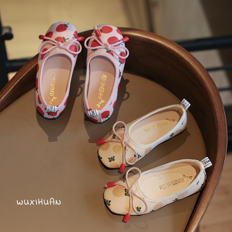 Girl&#039;s sole shoe 2020 spring and autumn new children&#039;s leather shoes sweet big children soft bottom beans shoes western style little princess shoes