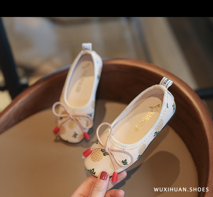 Girl's sole shoe 2020 spring and autumn new children's leather shoes sweet big children soft bottom beans shoes western style little princess shoes Girl's sole shoe 2020 spring and autumn new children's leather shoes sweet big children soft bottom beans shoes western style little princess shoes