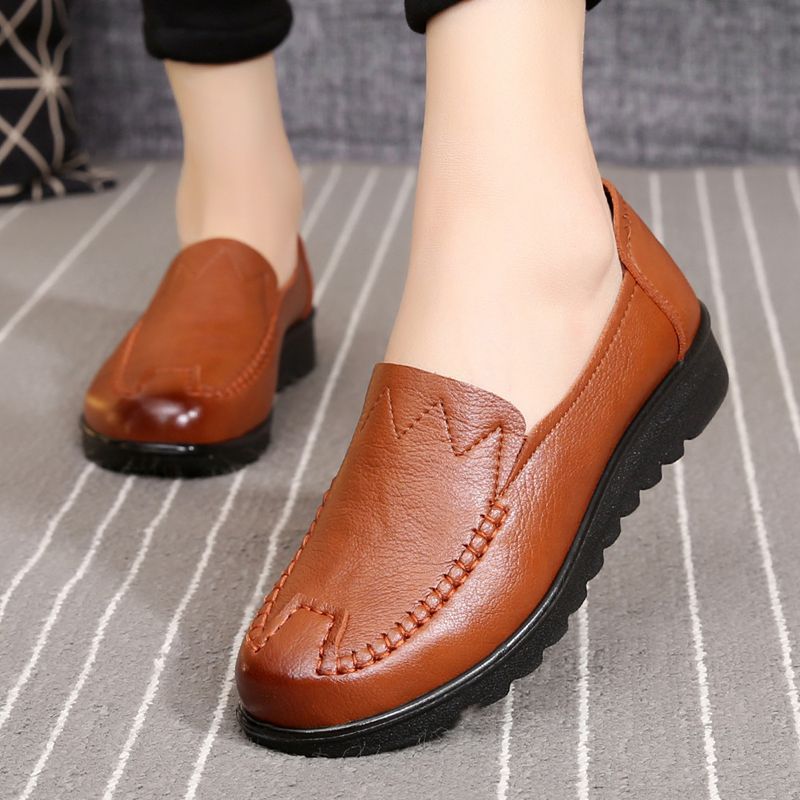 2021 Spring and Autumn New Soft Leather Mom Shoes Women&#039;s Flat Soft Bottom Granny Shoes round Toe Middle-Aged and Elderly Leather Shoes