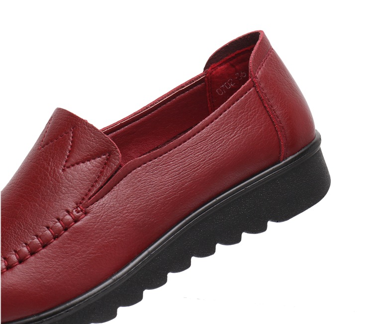 2021 Spring and Autumn New Soft Leather Mom Shoes Women's Flat Soft Bottom Granny Shoes round Toe Middle-Aged and Elderly Leather Shoes
