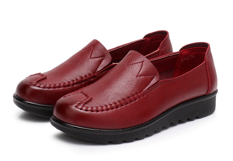 2021 Spring and Autumn New Soft Leather Mom Shoes Women's Flat Soft Bottom Granny Shoes round Toe Middle-Aged and Elderly Leather Shoes