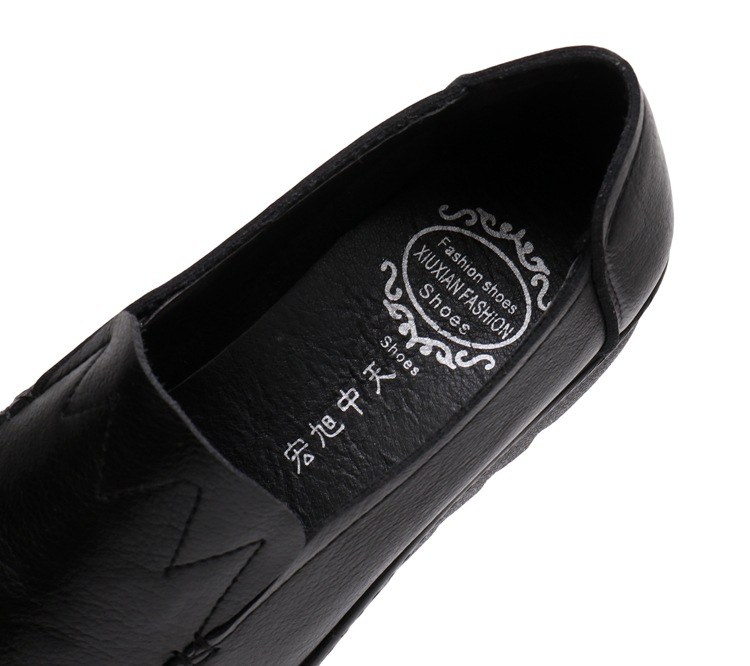 2021 Spring and Autumn New Soft Leather Mom Shoes Women's Flat Soft Bottom Granny Shoes round Toe Middle-Aged and Elderly Leather Shoes