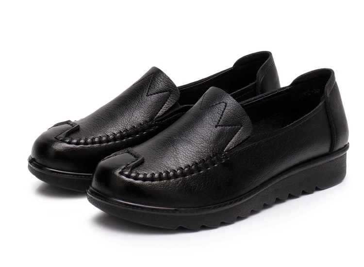 2021 Spring and Autumn New Soft Leather Mom Shoes Women's Flat Soft Bottom Granny Shoes round Toe Middle-Aged and Elderly Leather Shoes
