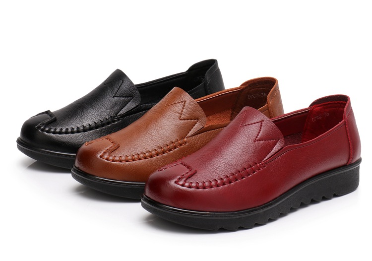 2021 Spring and Autumn New Soft Leather Mom Shoes Women's Flat Soft Bottom Granny Shoes round Toe Middle-Aged and Elderly Leather Shoes