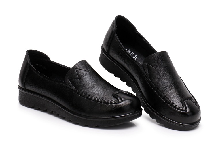2021 Spring and Autumn New Soft Leather Mom Shoes Women's Flat Soft Bottom Granny Shoes round Toe Middle-Aged and Elderly Leather Shoes