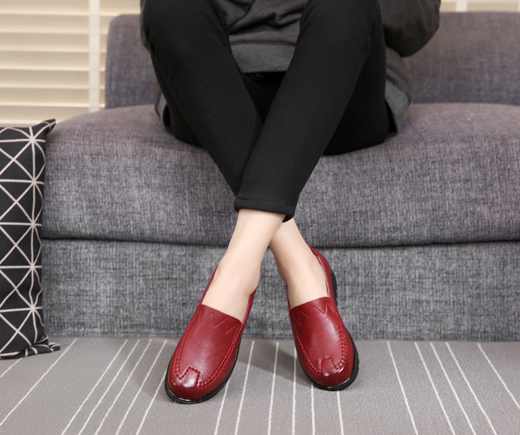2021 Spring and Autumn New Soft Leather Mom Shoes Women's Flat Soft Bottom Granny Shoes round Toe Middle-Aged and Elderly Leather Shoes