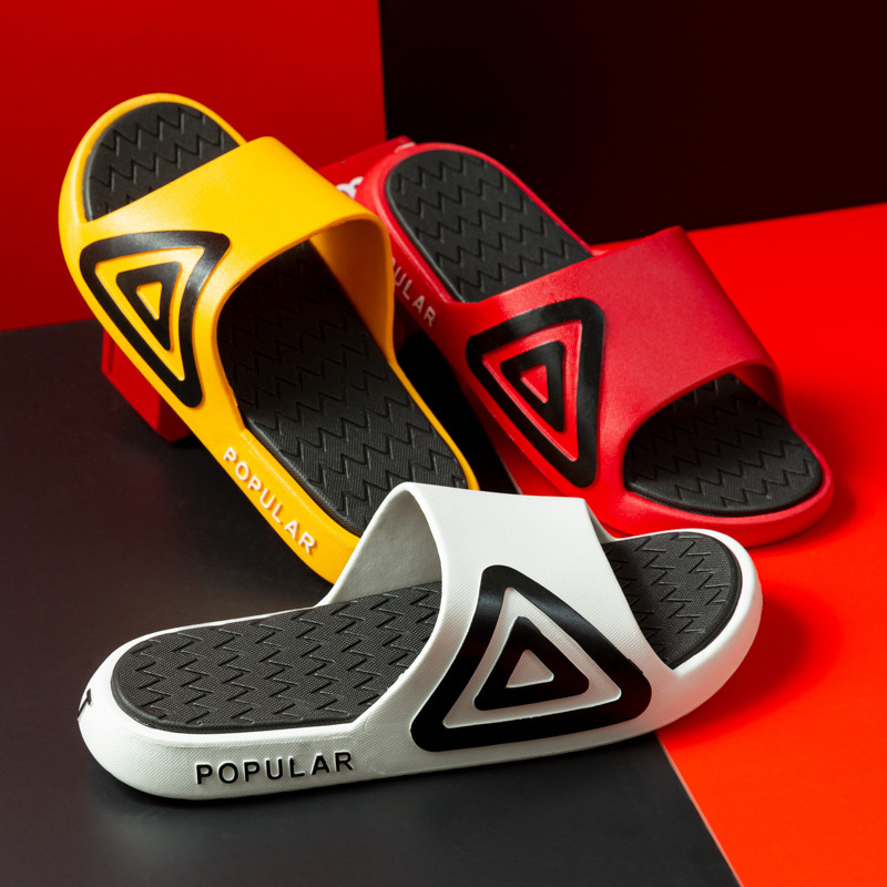 2020 new trend of men&#039;s slippers, home slippers, women&#039;s non-slip, household bath slippers, slippers and sandals in summer