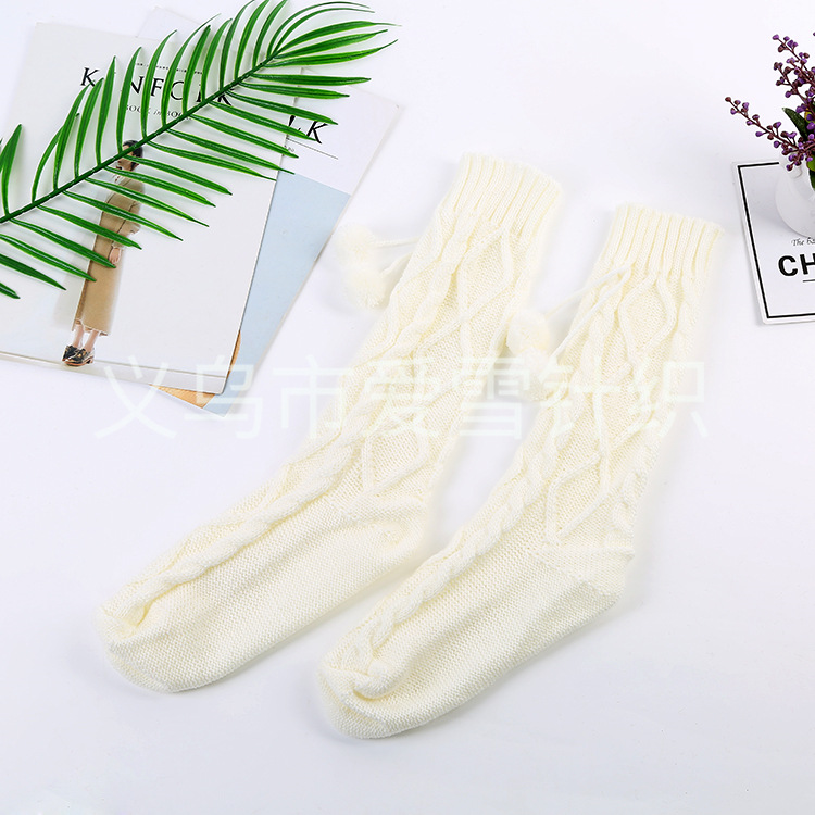The factory sells the spot to supply the fashionable knitting wool thread to add thick socks female autumn winter