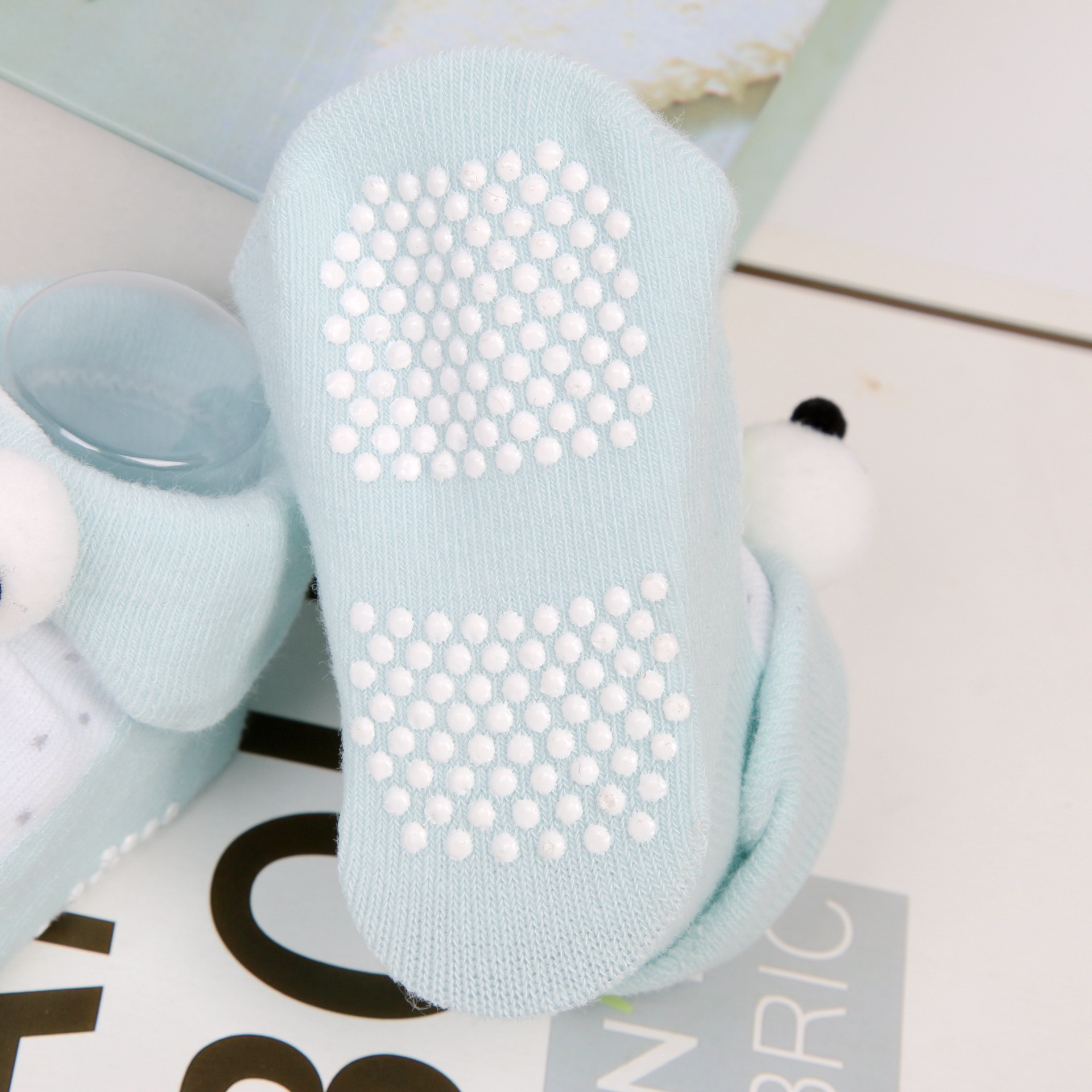 Autumn and winter new rubber anti - slip pure cotton children's socks baby cartoon floor socks wholesale Autumn and winter new rubber anti - slip pure cotton children's socks baby cartoon floor socks wholesale