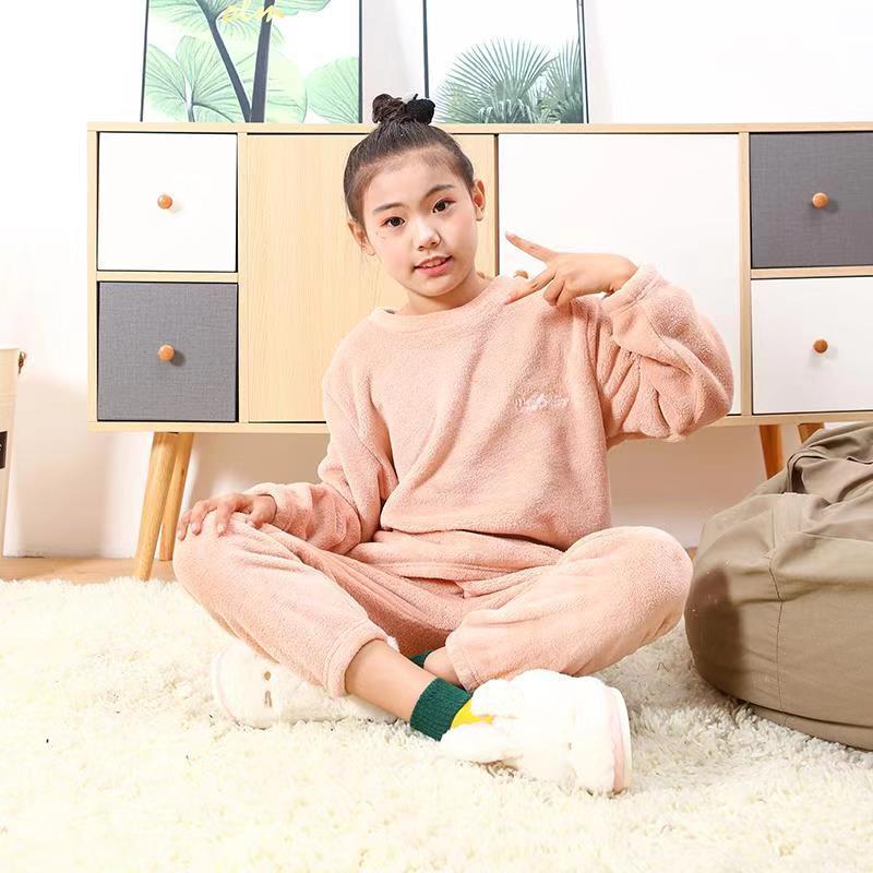 Boys and Children Warm Pants Suit Children&#039;s Long-Sleeved Pajamas Suit Coral Fleece Home Wear Parent-Child Mother-Daughter Warm Pants