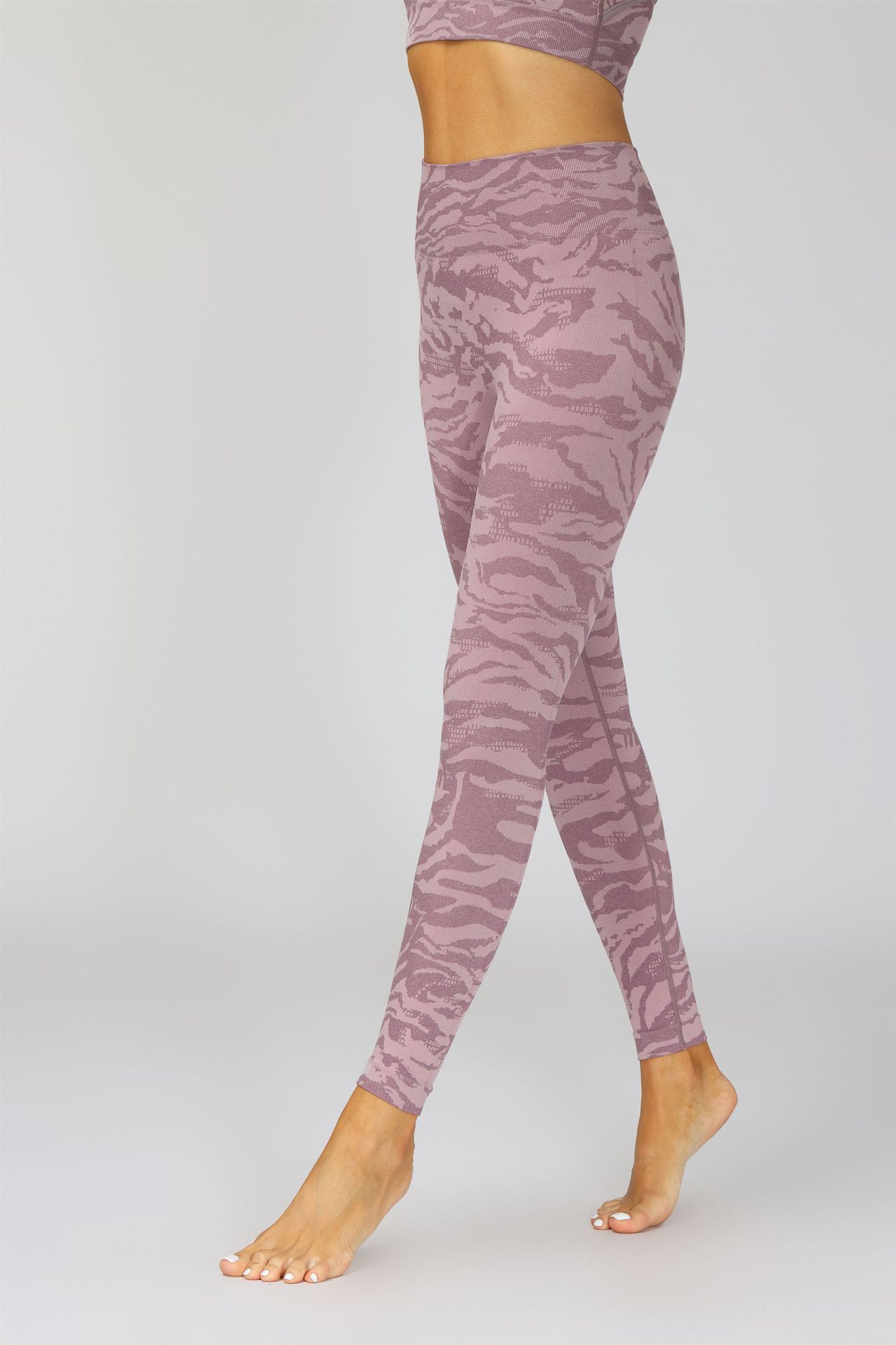 2021 Cross-Border AliExpress New Camouflage Seamless Ninth Pants Tiger Pattern Fitness Pants Yoga Clothes Bra Trousers Suit 2021 Cross-Border AliExpress New Camouflage Seamless Ninth Pants Tiger Pattern Fitness Pants Yoga Clothes Bra Trousers Suit