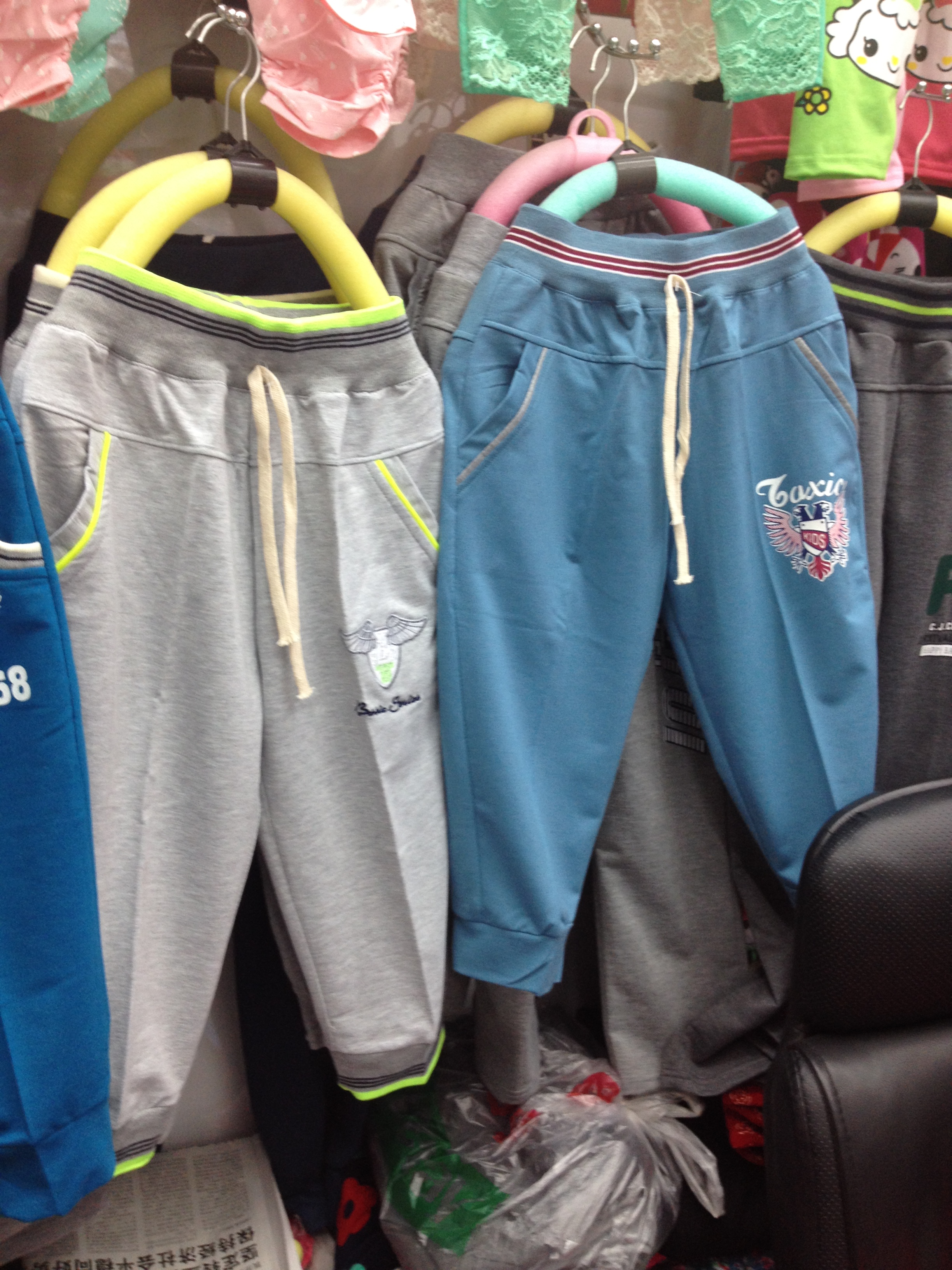 Children&#039;s cropped trousers in cotton print factory direct