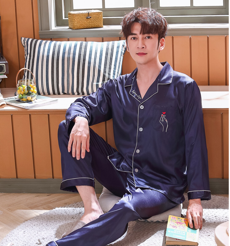Than heart?? Matching suits men and women's style home wear pajamas Than heart?? Matching suits men and women's style home wear pajamas