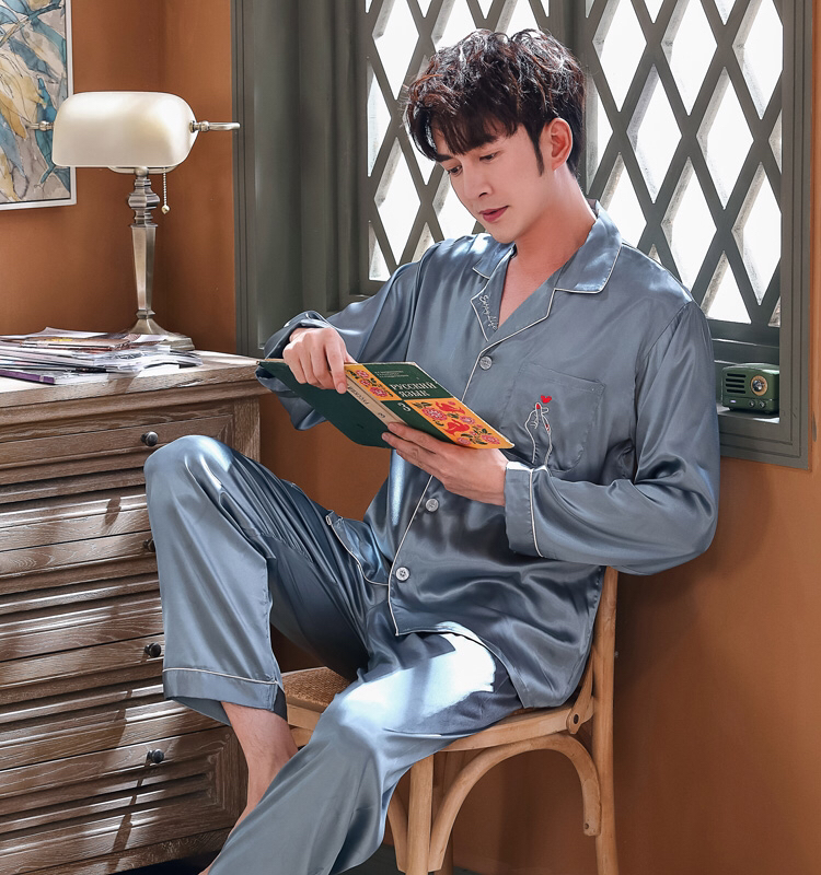 Than heart?? Matching suits men and women's style home wear pajamas Than heart?? Matching suits men and women's style home wear pajamas