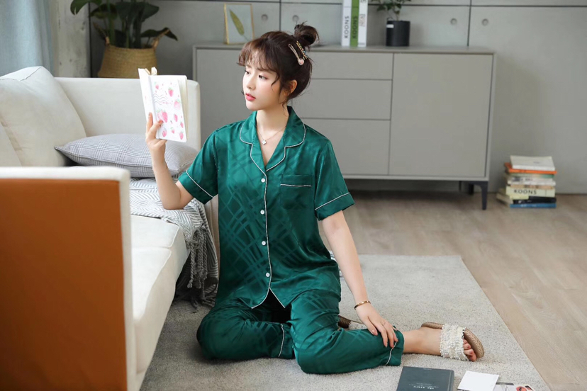 Silk jacquard fabric, short sleeved trousers and pajamas