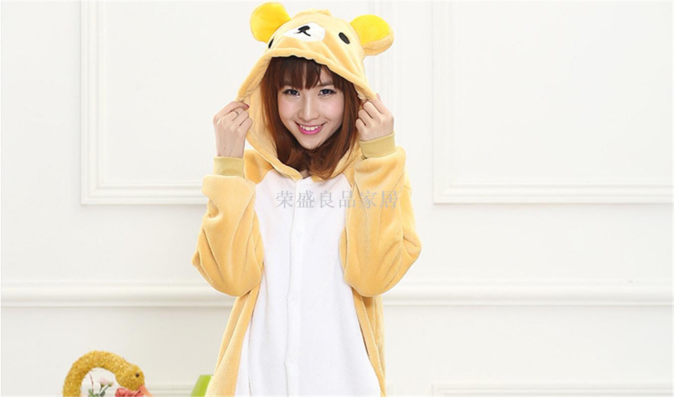 Cute female gentlemen couple relaxed bear flannel cartoon animal pajamas toilet version Cute female gentlemen couple relaxed bear flannel cartoon animal pajamas toilet version