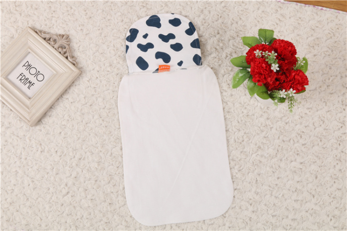 Happy energy knitted fabric absorbent towel in the size of the baby separated from the back of the towel Happy energy knitted fabric absorbent towel in the size of the baby separated from the back of the towel