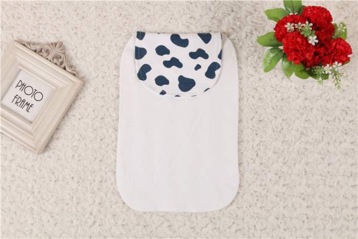 Happy energy knitted fabric absorbent towel in the size of the baby separated from the back of the towel Happy energy knitted fabric absorbent towel in the size of the baby separated from the back of the towel