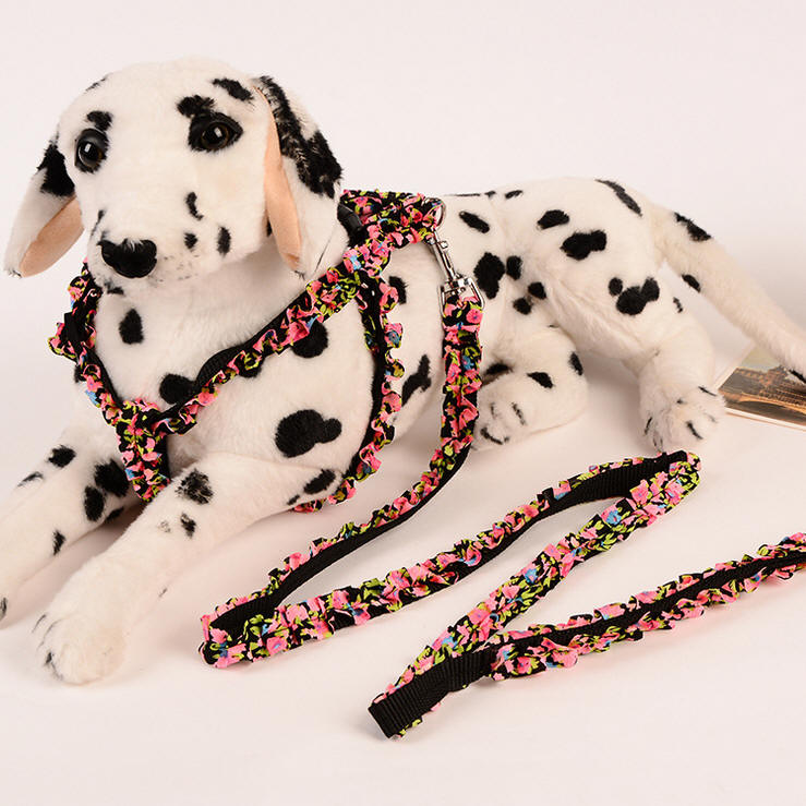 Manufacturer wholesaling pet rope satin cute small and small dogs pulling rope teddy bomei dog suit chest strap.