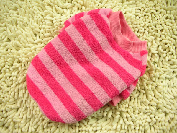 The CWQ pet clothing color stripe round neck sweater, coral fleece warm and breathable