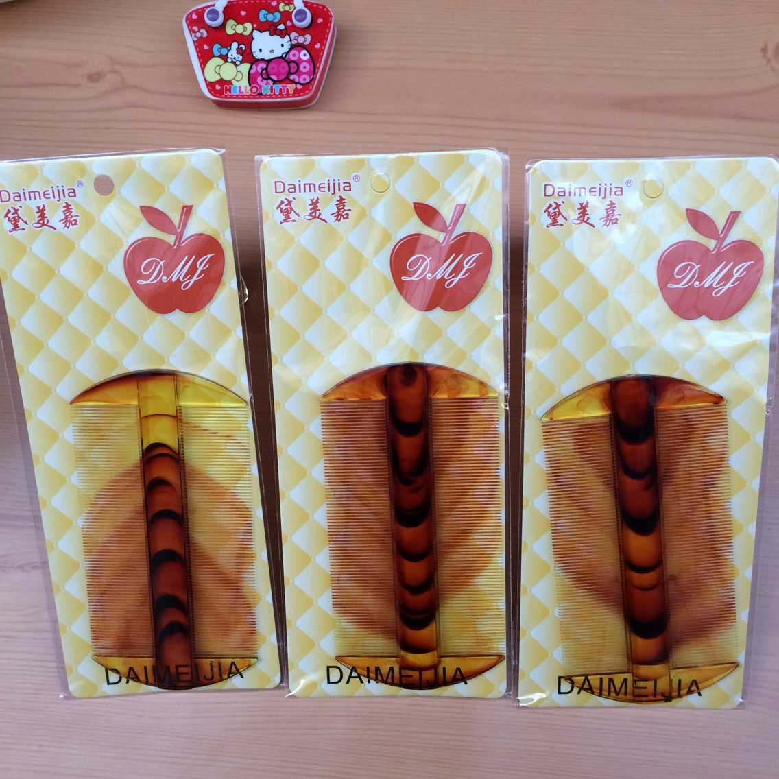 Two Yuan Department Store Beef Tendon Brown Grate Lice Comb Dense Gear Comb Good Quality Folding Constantly Beef Tendon Grate Two Yuan Department Store Beef Tendon Brown Grate Lice Comb Dense Gear Comb Good Quality Folding Constantly Beef Tendon Grate