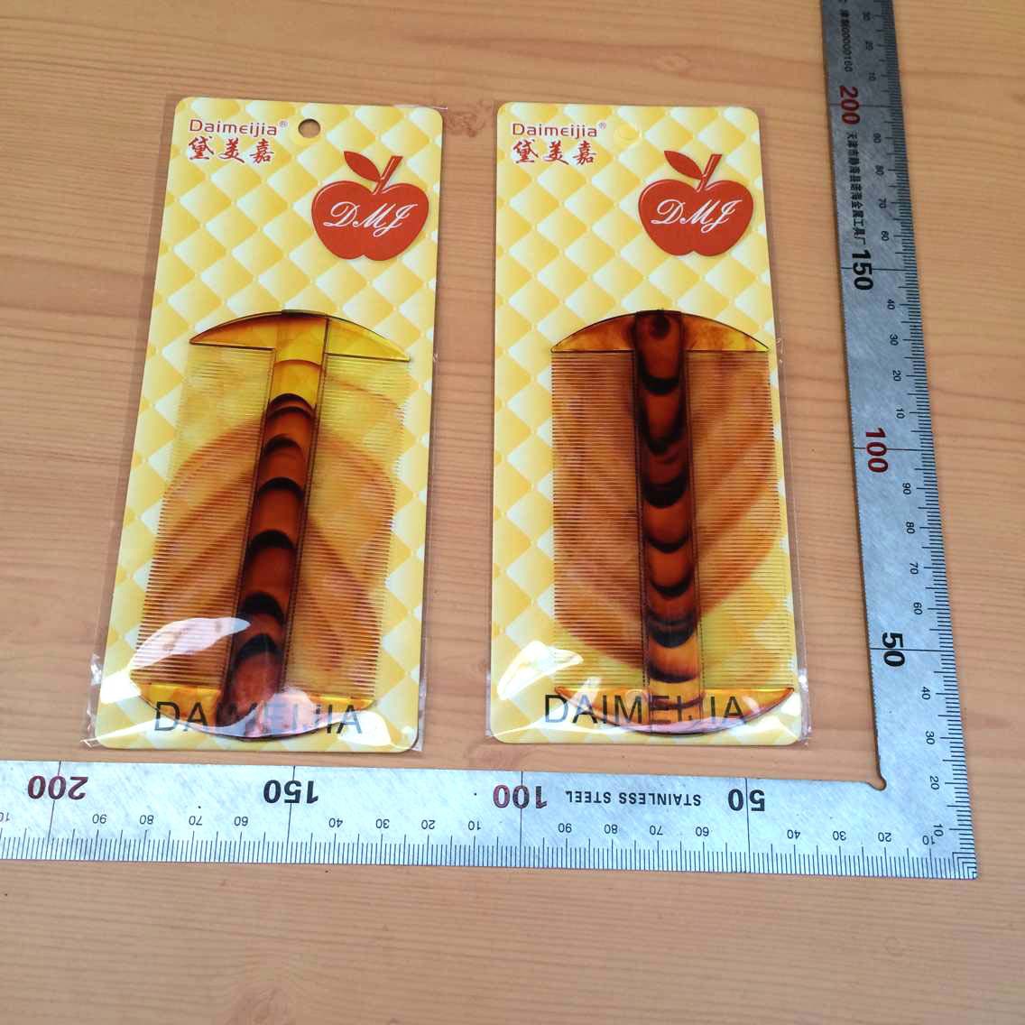 Two Yuan Department Store Beef Tendon Brown Grate Lice Comb Dense Gear Comb Good Quality Folding Constantly Beef Tendon Grate Two Yuan Department Store Beef Tendon Brown Grate Lice Comb Dense Gear Comb Good Quality Folding Constantly Beef Tendon Grate