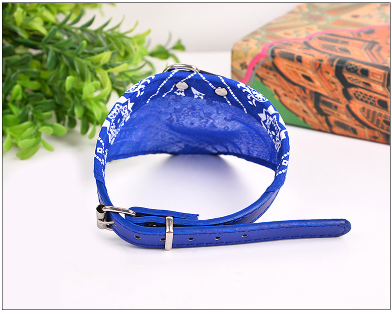 The factory sells 1.5cm cm wide pet triangle towel collar dog scarf wholesale. The factory sells 1.5cm cm wide pet triangle towel collar dog scarf wholesale.