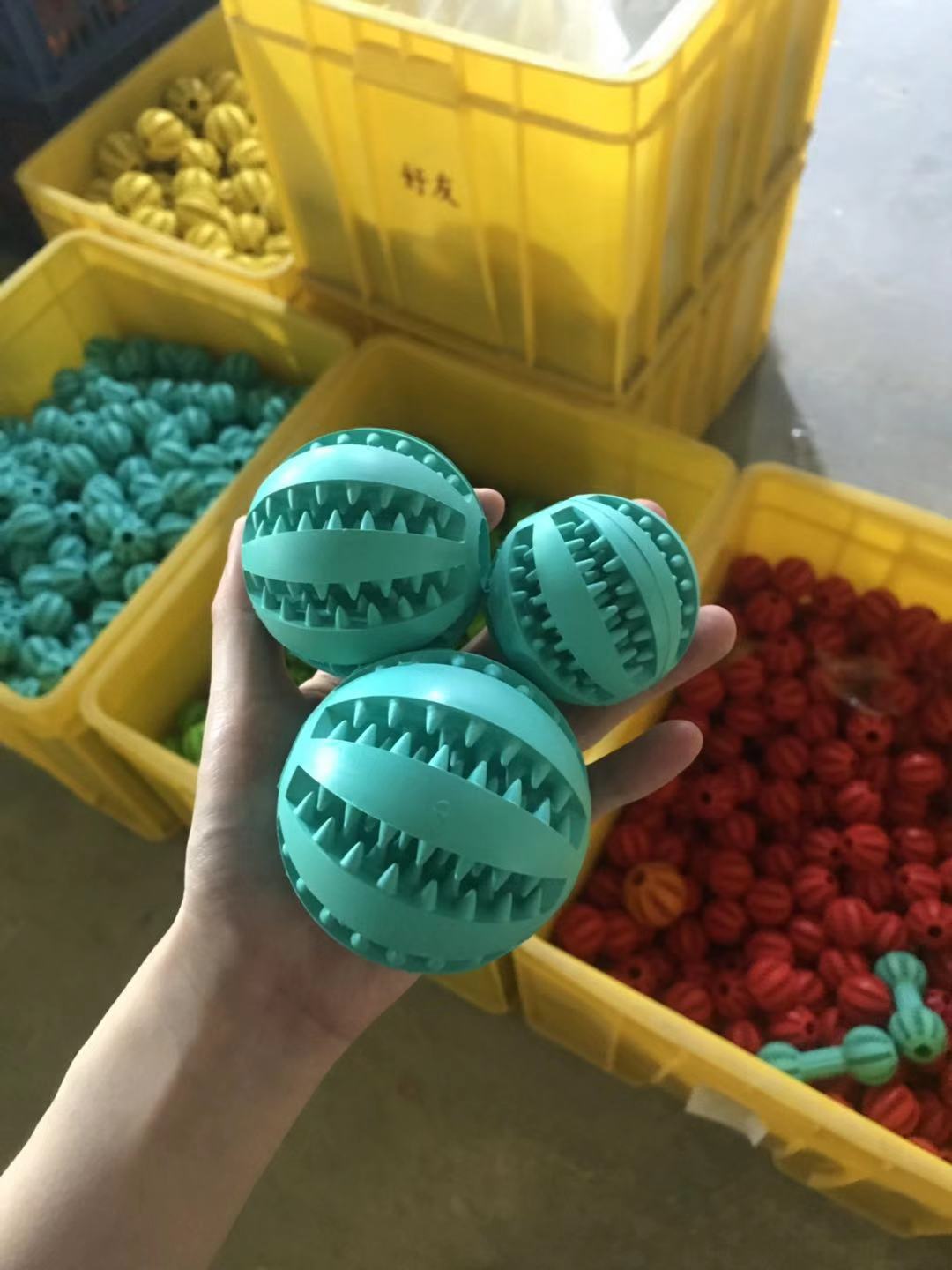  Large, Medium and Small Number Pet Bite-Resistant Rubber Food Dropping Ball Mint Flavor Pedigree Teether Ball Dog Toys