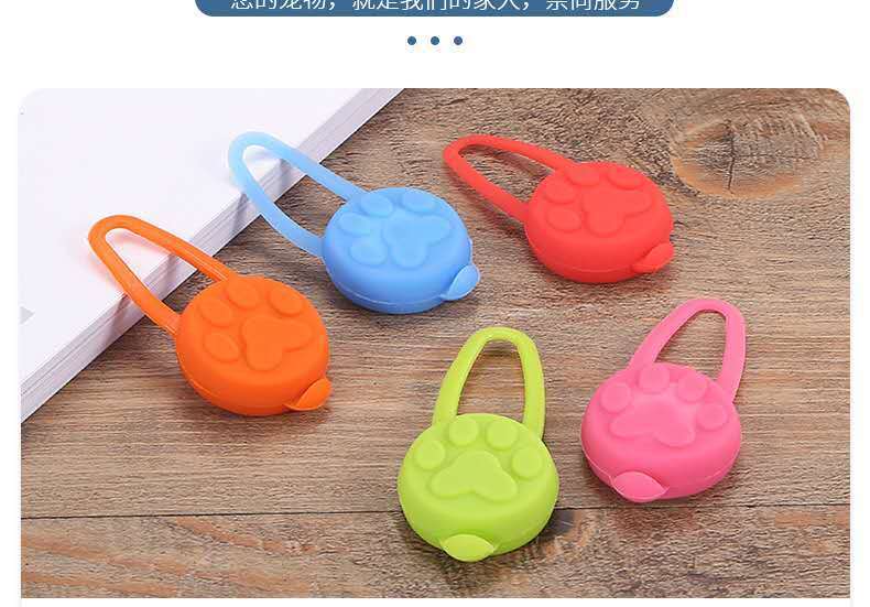 PET Soft Silicone Collar Bell Led Light Flasher Chest Back Luminous Pendant Night Safety Light Walking Cat Dog Supplies PET Soft Silicone Collar Bell Led Light Flasher Chest Back Luminous Pendant Night Safety Light Walking Cat Dog Supplies