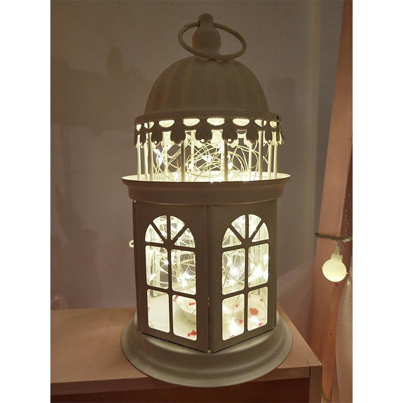 European Style Retro Iron Art Windproof Glass Wedding Storm Lantern Bird Cage Candle Holders Barn Lantern Gift Wedding Romantic Ornaments