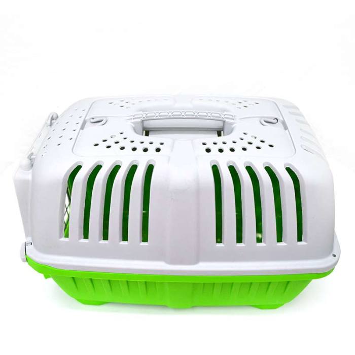 The pet goes out to carry the air box mesh door to breathe comfortably. The pet goes out to carry the air box mesh door to breathe comfortably.
