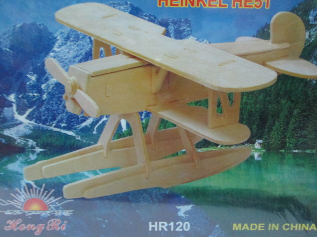 2 smaller wooden ship model on a 3D jigsaw water 606 2 smaller wooden ship model on a 3D jigsaw water 606