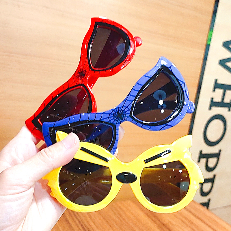 Kid's Eyewear UV-Proof Sunglasses Spider-Man Sunscreen for Boys Sunglasses Toy Glasses
