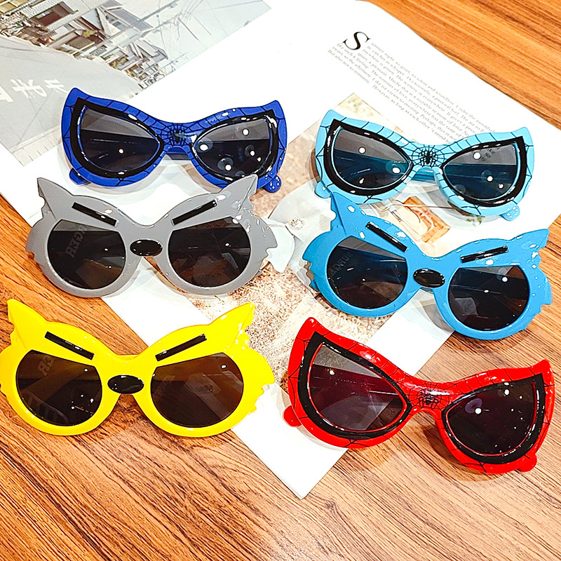 Kid's Eyewear UV-Proof Sunglasses Spider-Man Sunscreen for Boys Sunglasses Toy Glasses