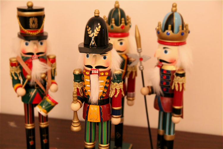 Nutcracker Soldier Puppet Creative Cartoon Character Bookcase Home Desktop Decoration Ornaments Nutcracker Soldiers Nutcracker Soldier Puppet Creative Cartoon Character Bookcase Home Desktop Decoration Ornaments Nutcracker Soldiers