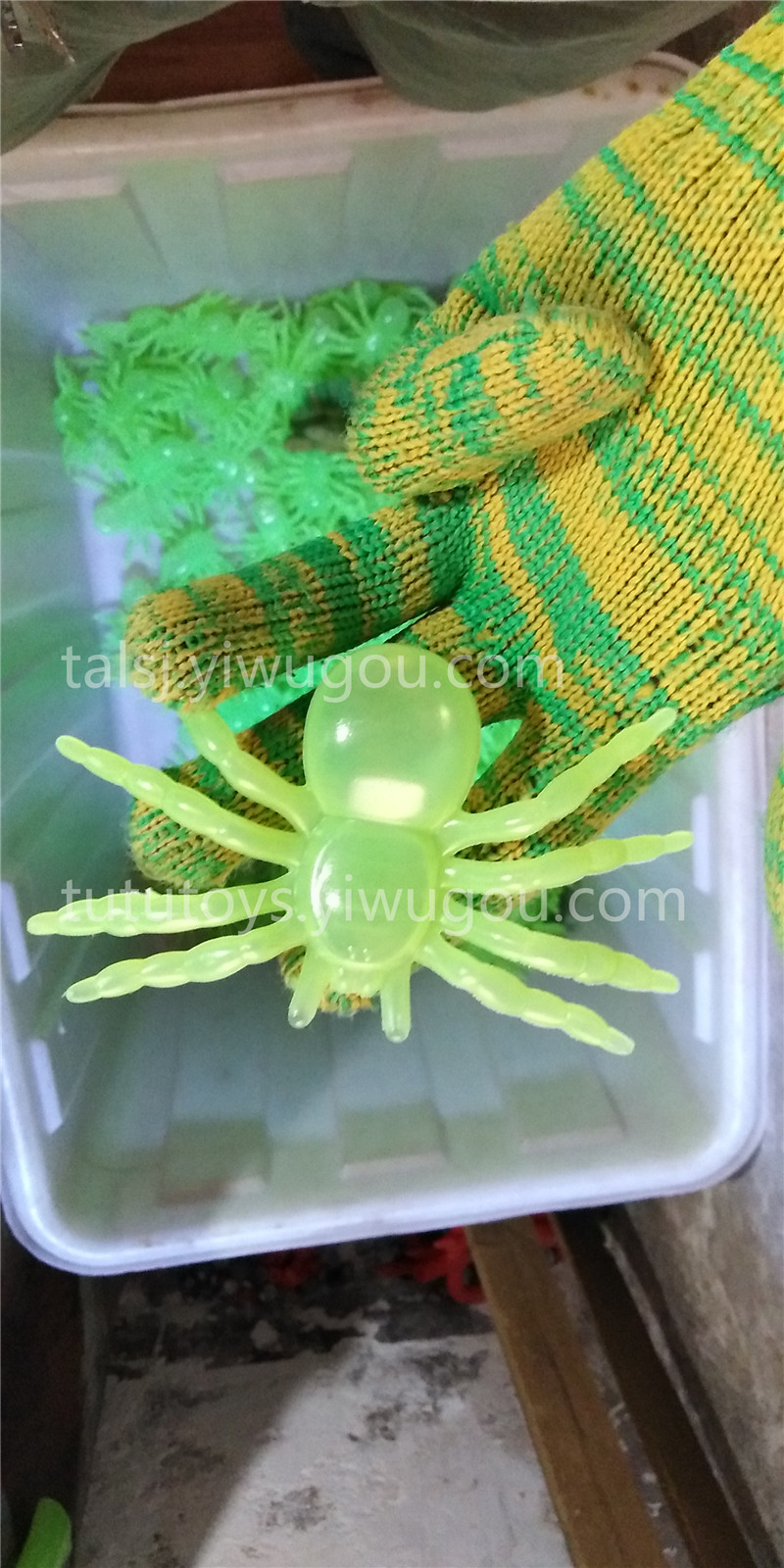  luminous spider luminous simulation of plastic spider Halloween scene layout props costumes accessories