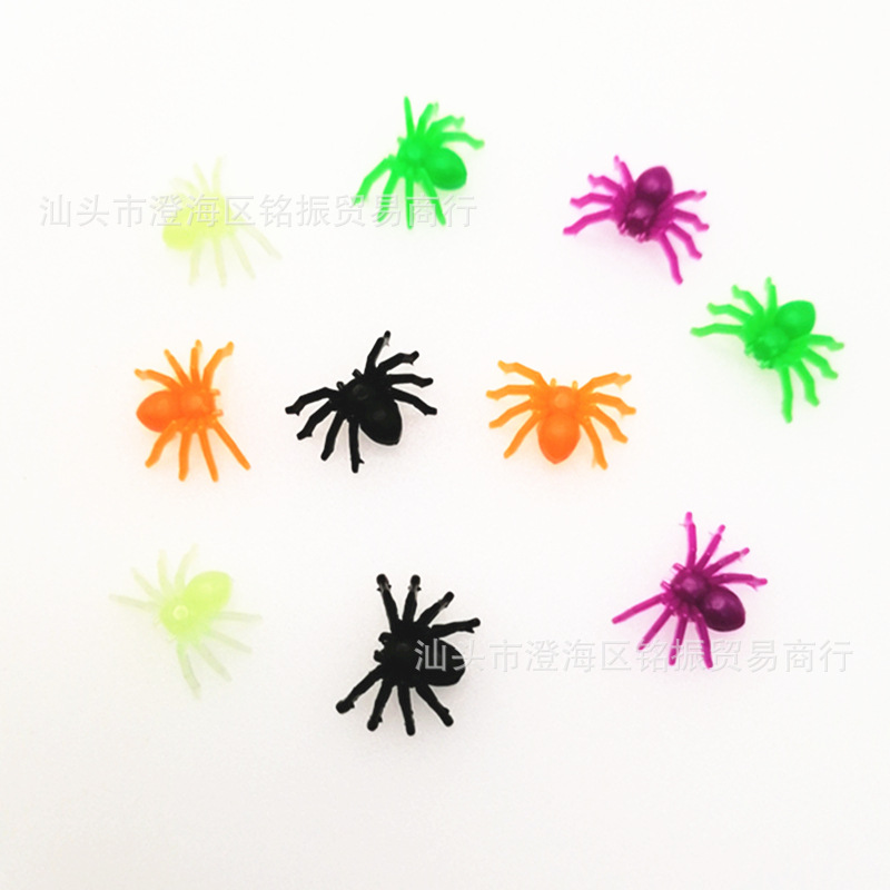 Simulation Spider Black Luminous Halloween Plastic Toy Mini Cotton Spider 3 Specifications
