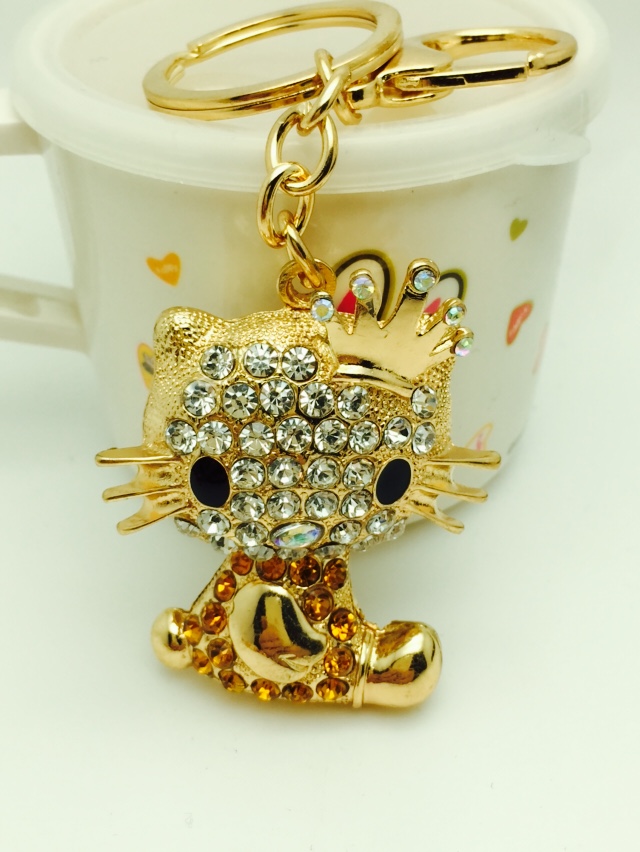 Korean KT Rhinestone diamond crown Keychain key buckle point men and women fashion creative Keychain Korean KT Rhinestone diamond crown Keychain key buckle point men and women fashion creative Keychain