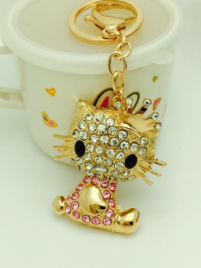 Korean KT Rhinestone diamond crown Keychain key buckle point men and women fashion creative Keychain Korean KT Rhinestone diamond crown Keychain key buckle point men and women fashion creative Keychain