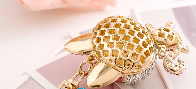 Full diamond drill Koudian fox diamond key Keychain car hanging bag creative alloy key buckle Full diamond drill Koudian fox diamond key Keychain car hanging bag creative alloy key buckle