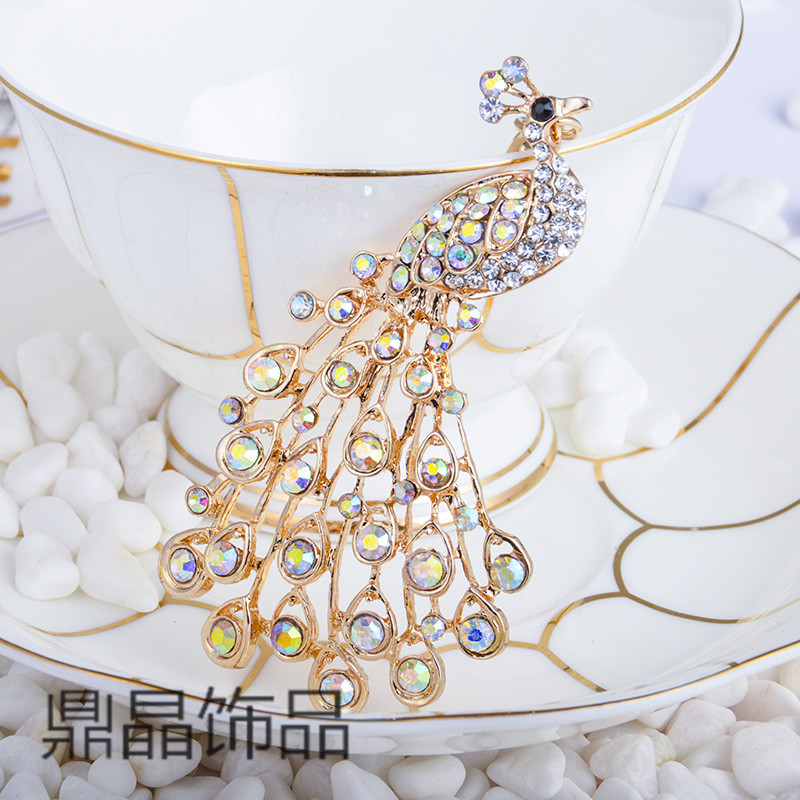 Boutique creative gift bag Rhinestone diamond peacock metal key buckle factory direct wholesale car
