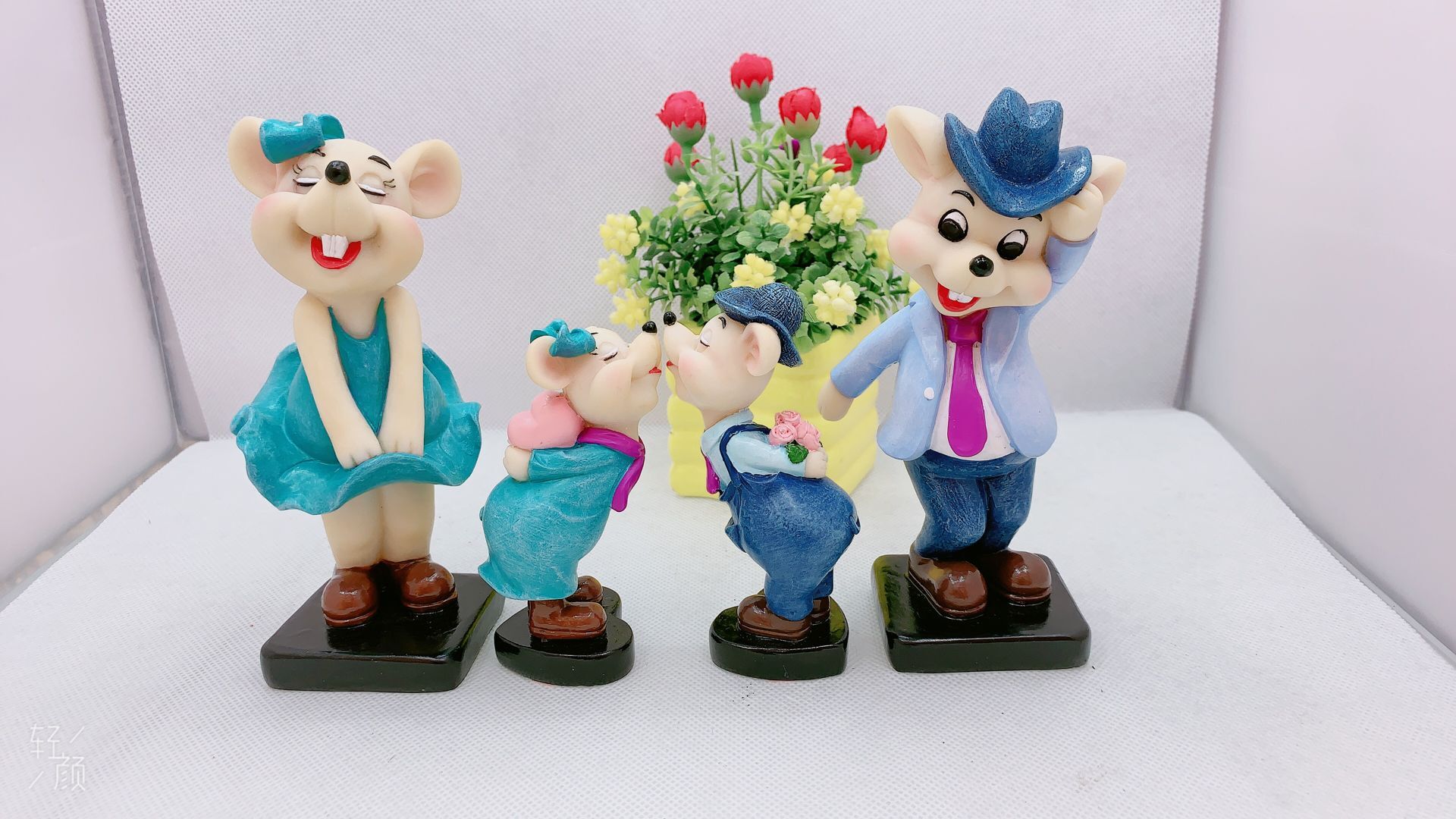 Resin Crafts Home Decoration Popular Mouse Series Cute Hanging Feet Doll Resin Crafts Home Decoration Popular Mouse Series Cute Hanging Feet Doll