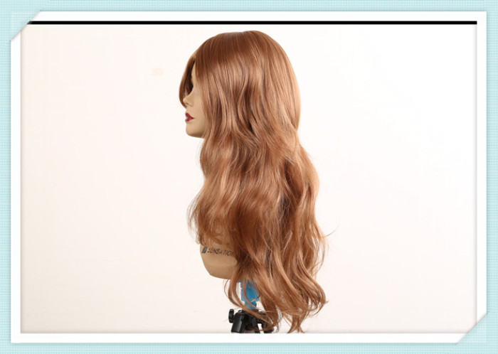 Medium blonde long wavy wig with oblique bangs made of chemical fiber Medium blonde long wavy wig with oblique bangs made of chemical fiber